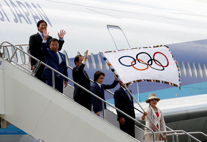 Олимпийский флаг прибыл в столицу Японии. Токио получил право провести Игры XXXII Олимпиады в борьбе со Стамбулом и Мадридом.